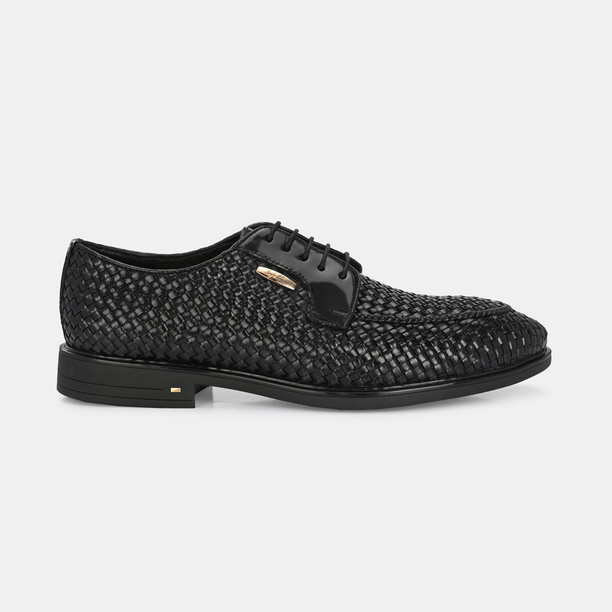 Hand-Woven Lace-Up Shoes by Lafattio