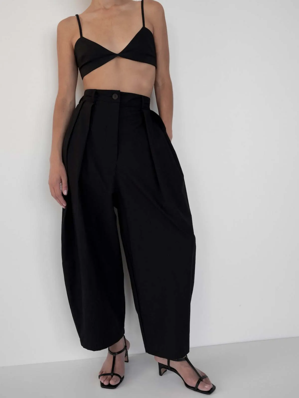 Parchment Poplin Voluminous Pleat Trouser - Black