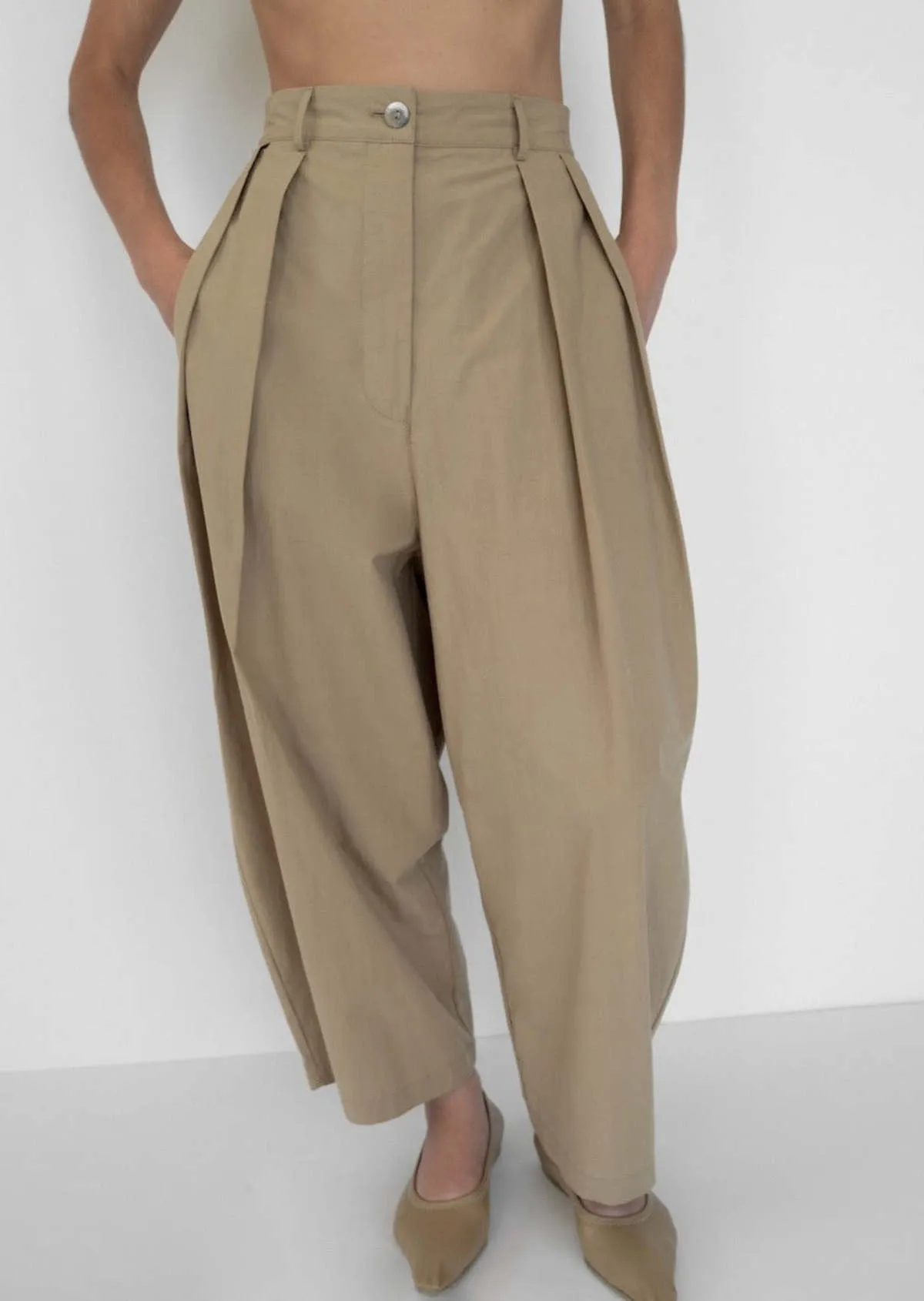 Parchment Poplin Voluminous Pleat Trouser - Khaki